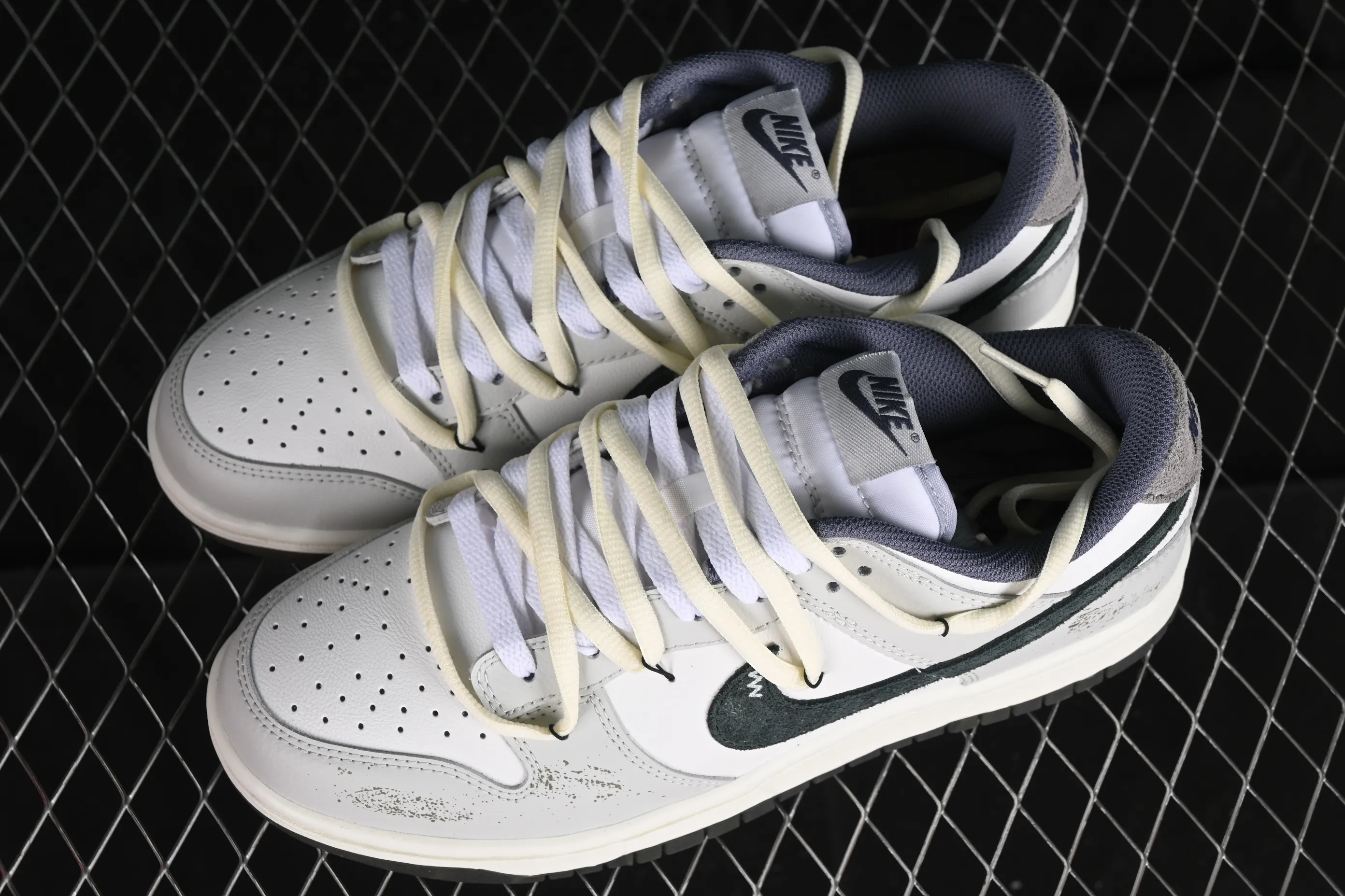 All Categories Nk SB Dunk Series Nk SB Dunk Low Low-top sneakers Nk Dunk Low SE Bubble Jellyfish Gray Island SB strap low-top casual sneakers FJ4188-100
